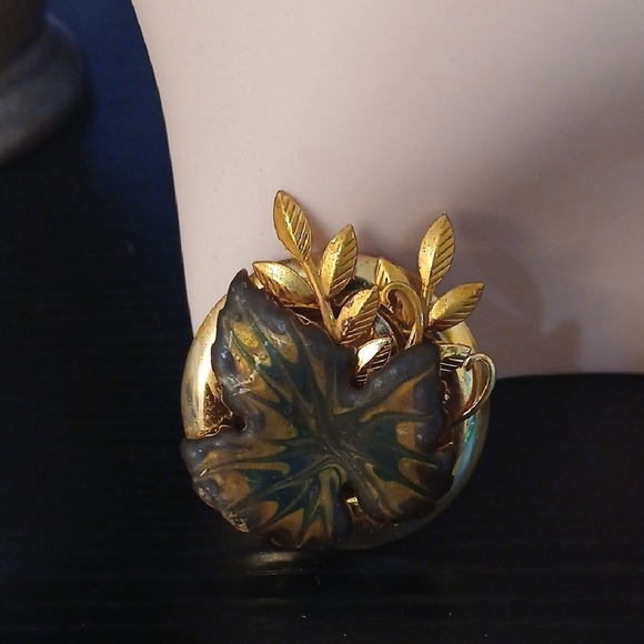 Jewelry - Vintage Gold and Green Leaf Brooch